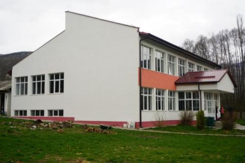 Rénovation des écoles serbes