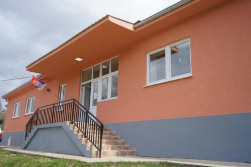 Rénovation des écoles serbes